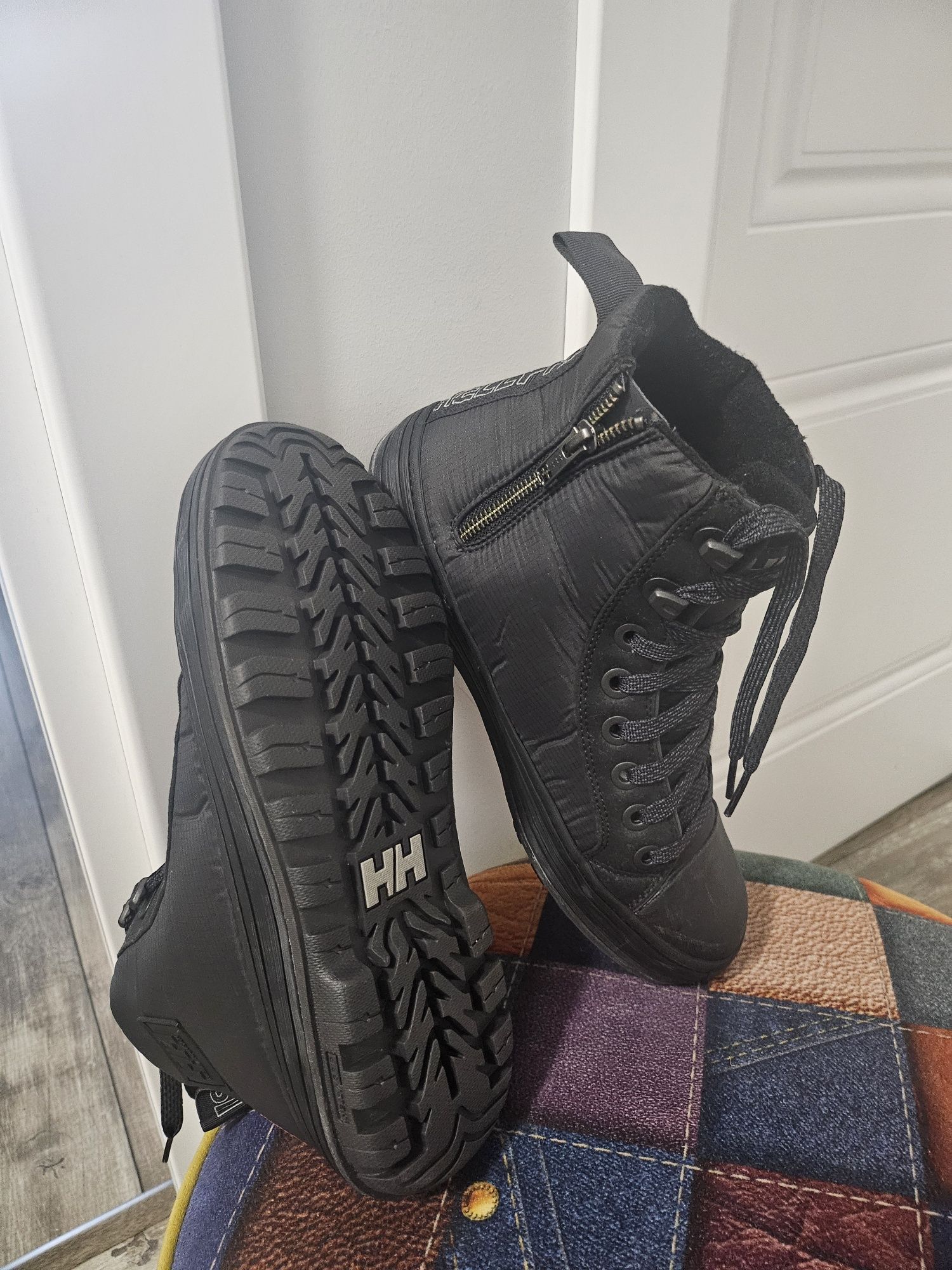 мъжки обувки 42... Helly Hansen