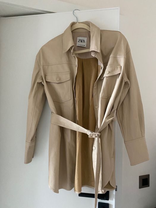 Бежова удължена риза от еко кожа Zara, размер М(38)