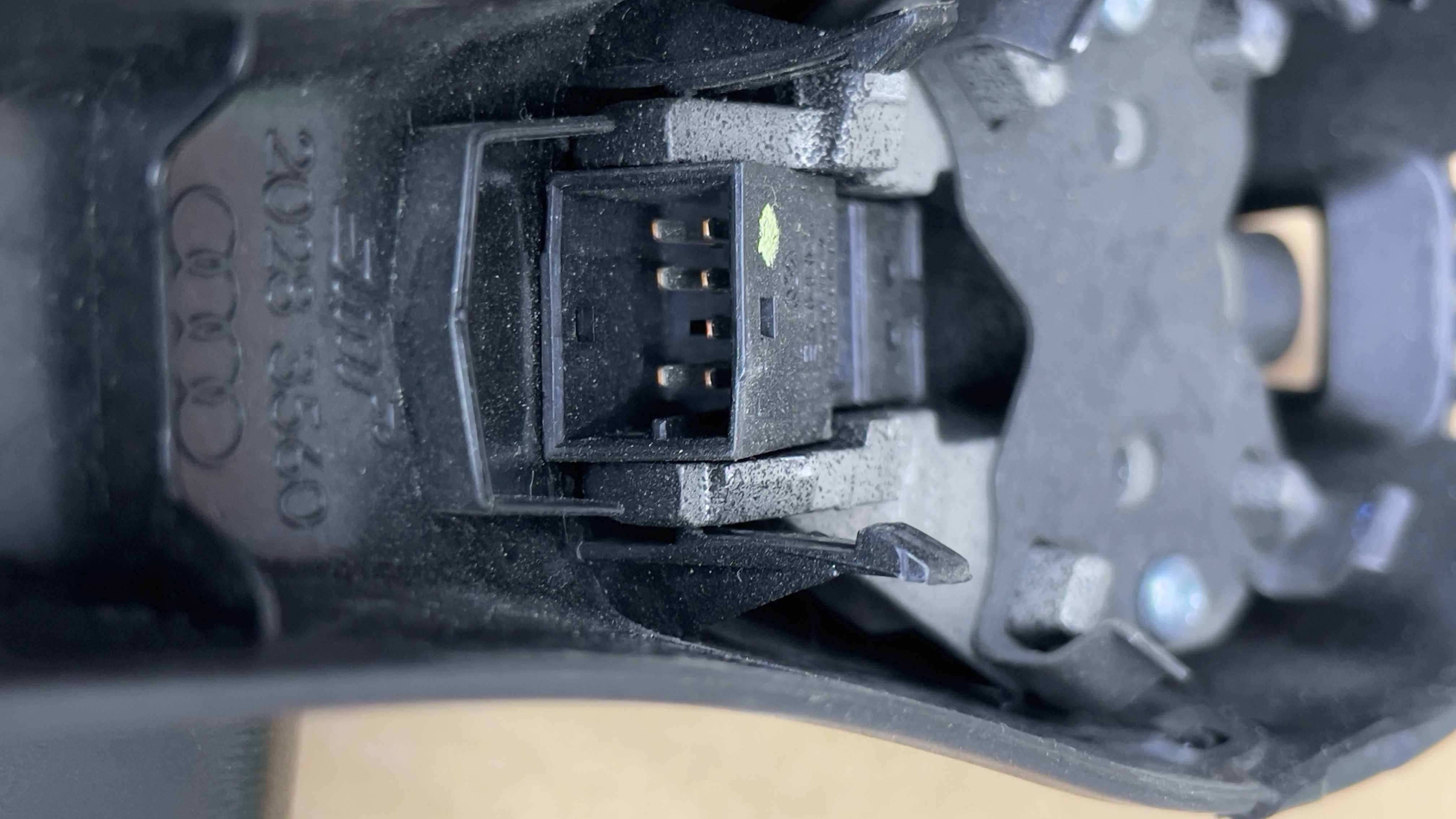 Средно огледало AUDI A3 8V с камера 81A857511A