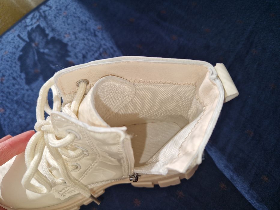 Красиви детски боти в бежов лак за момиче пролет/есен