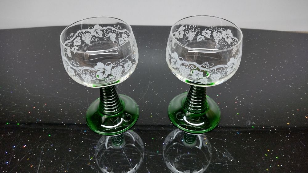 Чаши за вино/ракия със зелено столче. 4 модела по 4 броя, 1 модел 2 бр