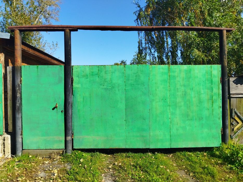 Продам ворота высокие для дома.