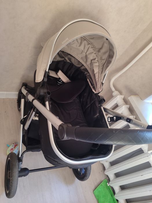 Коляска детская с детскими вещами бесплатно