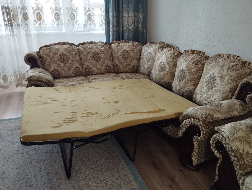 Продам диван угловой с одним креслом,