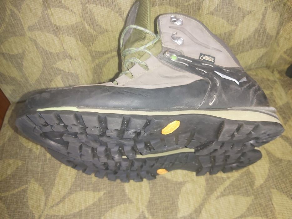 Високи трекинг обувки Salewa GTX