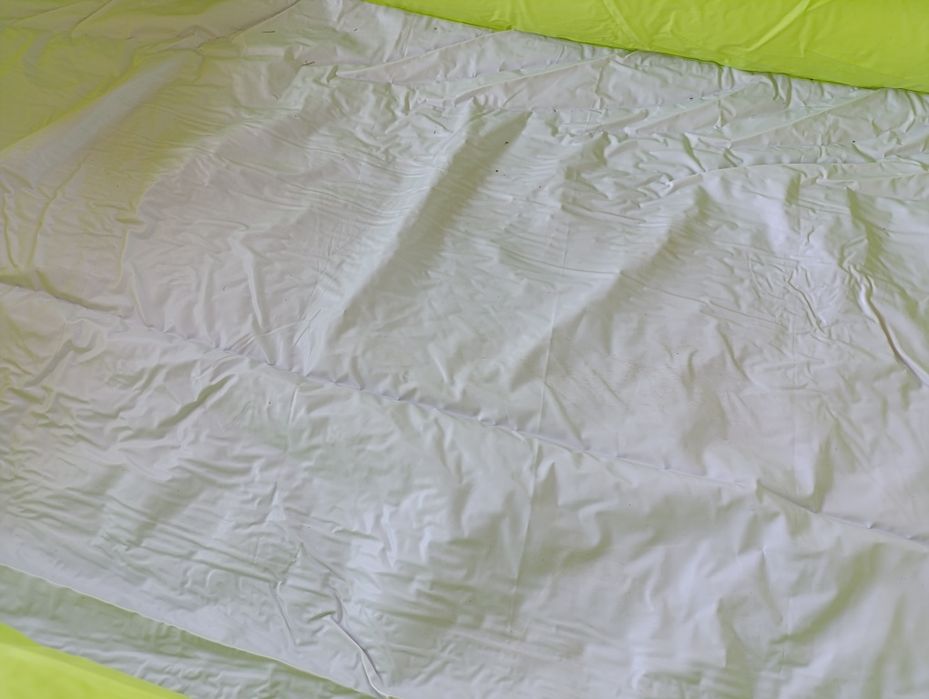 Vând piscina gonflabila