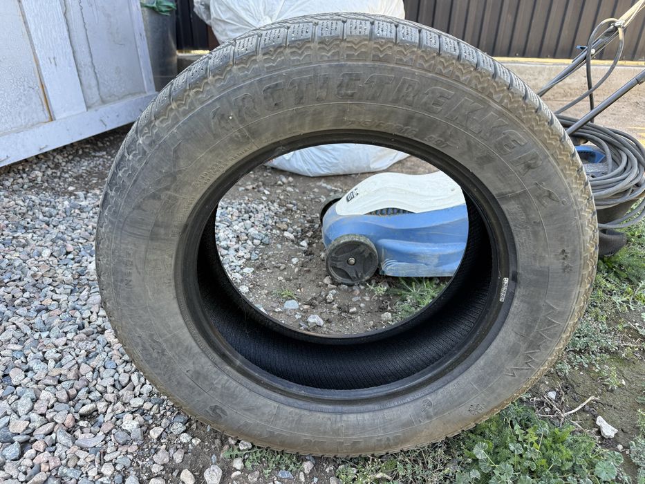 ARCTICTREKKER зимние шины 215/60/16