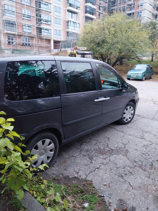 Автомобил  ситроен с8