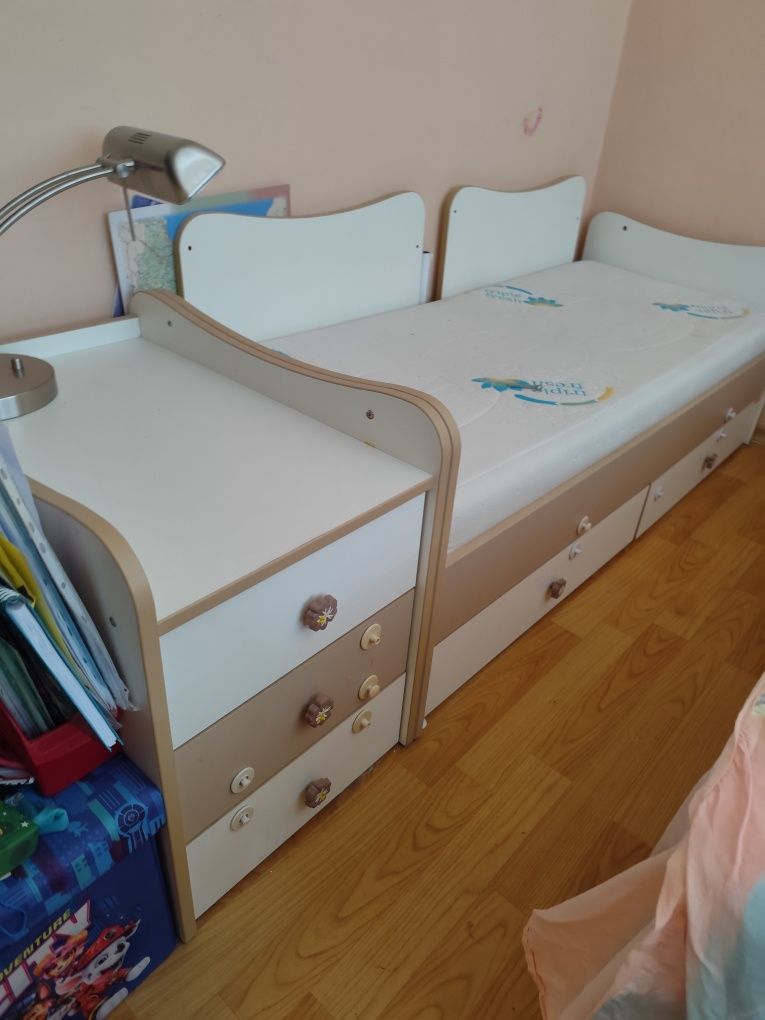 Продавам детско легло