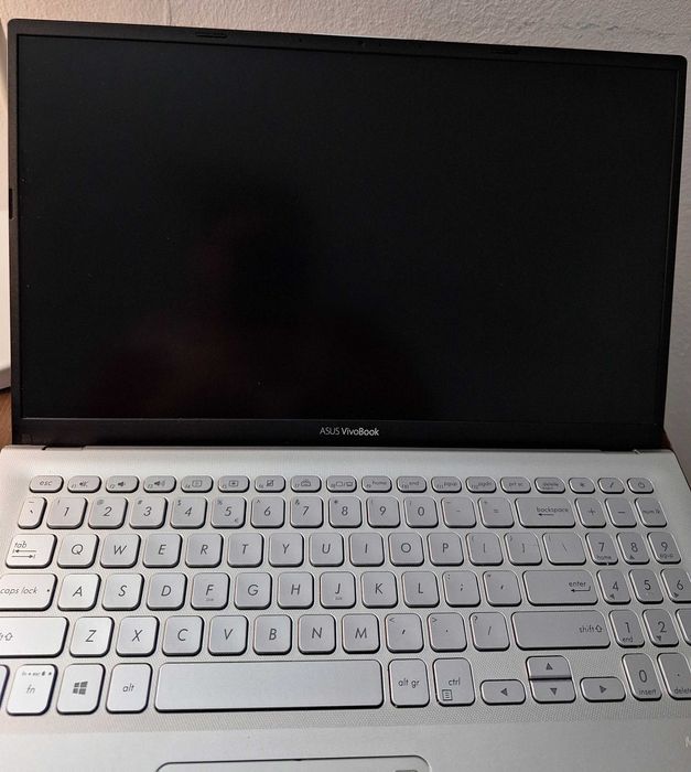 Vând laptop Asus VivoBook