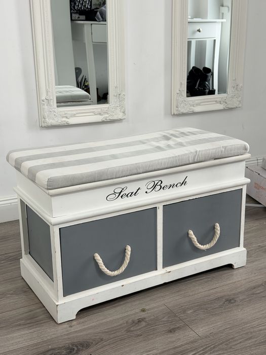 Dulapior cu 2 sertare si bancuta