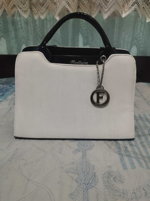 Дамска чанта,нова, кожа