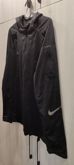 Ветровка Nike SHIELD