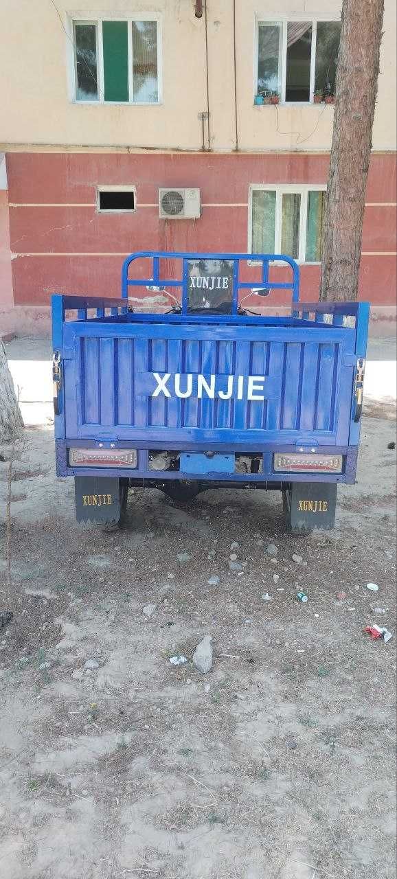 "XUNJIE" 250 куб юк мотороллери