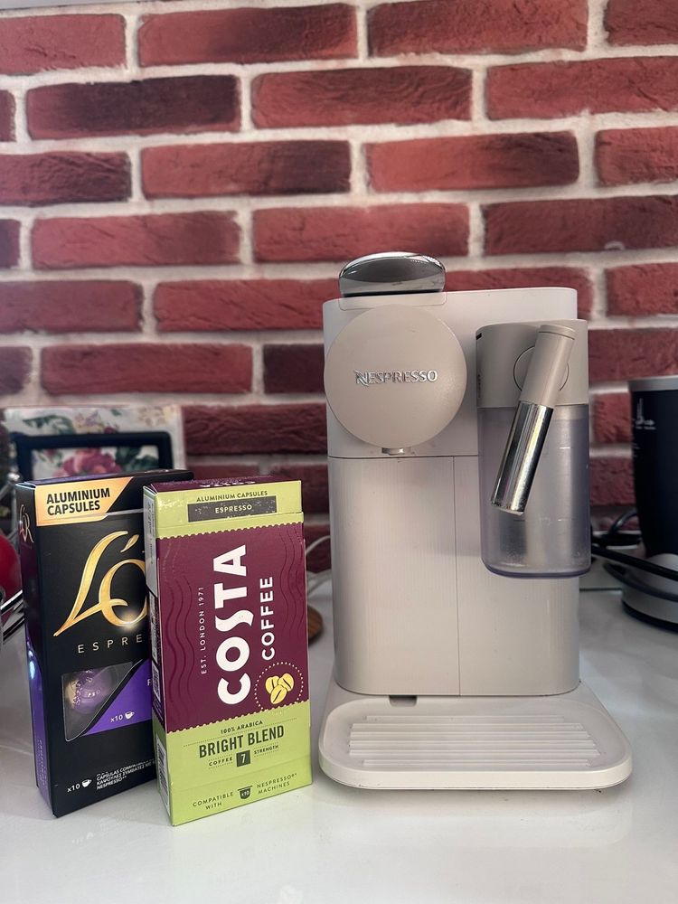 Кафе машина NESPRESSO с капсули и капучино и макиато…