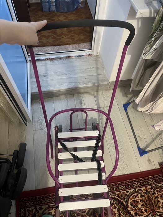 Продам коляску и санки