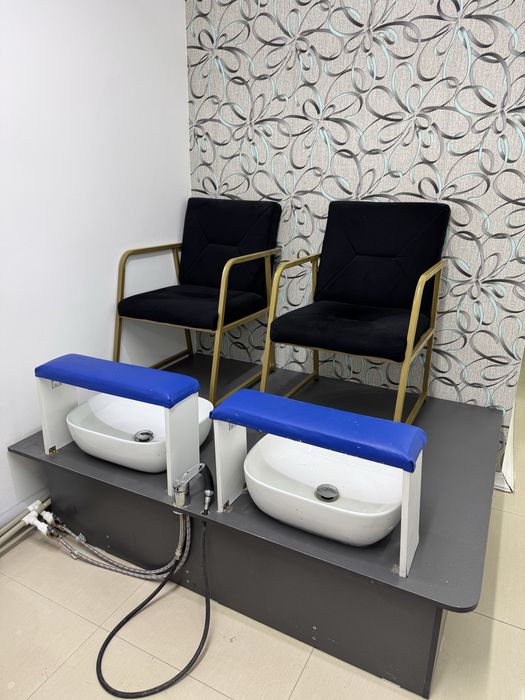 Педикюрный столикс подюмом, оборудование для салона