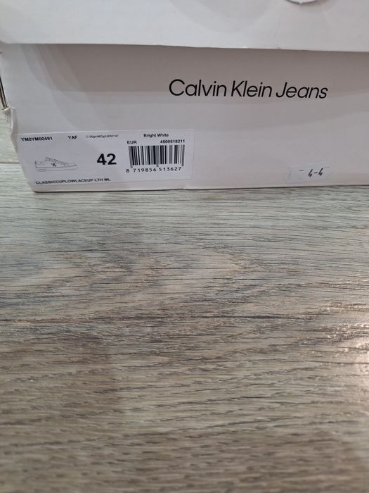Продавам Кецове Calvin Klein