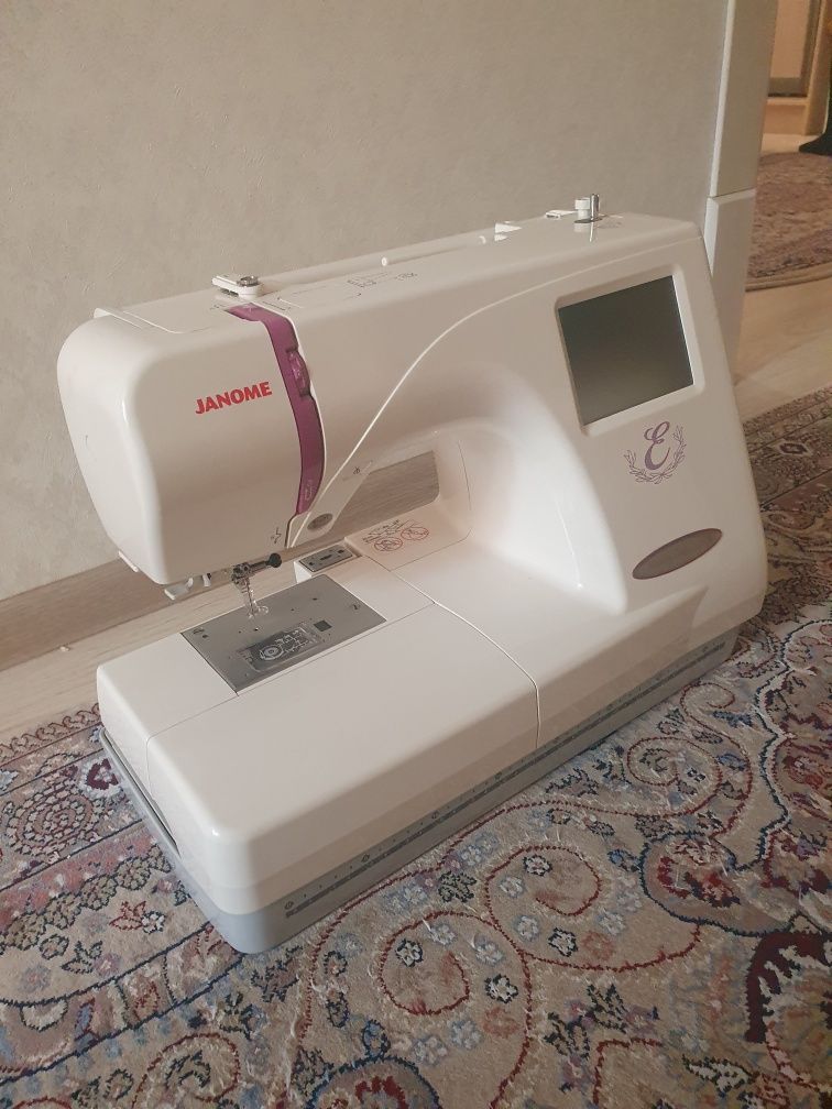 Вышивальная машинка. Janome. e-350