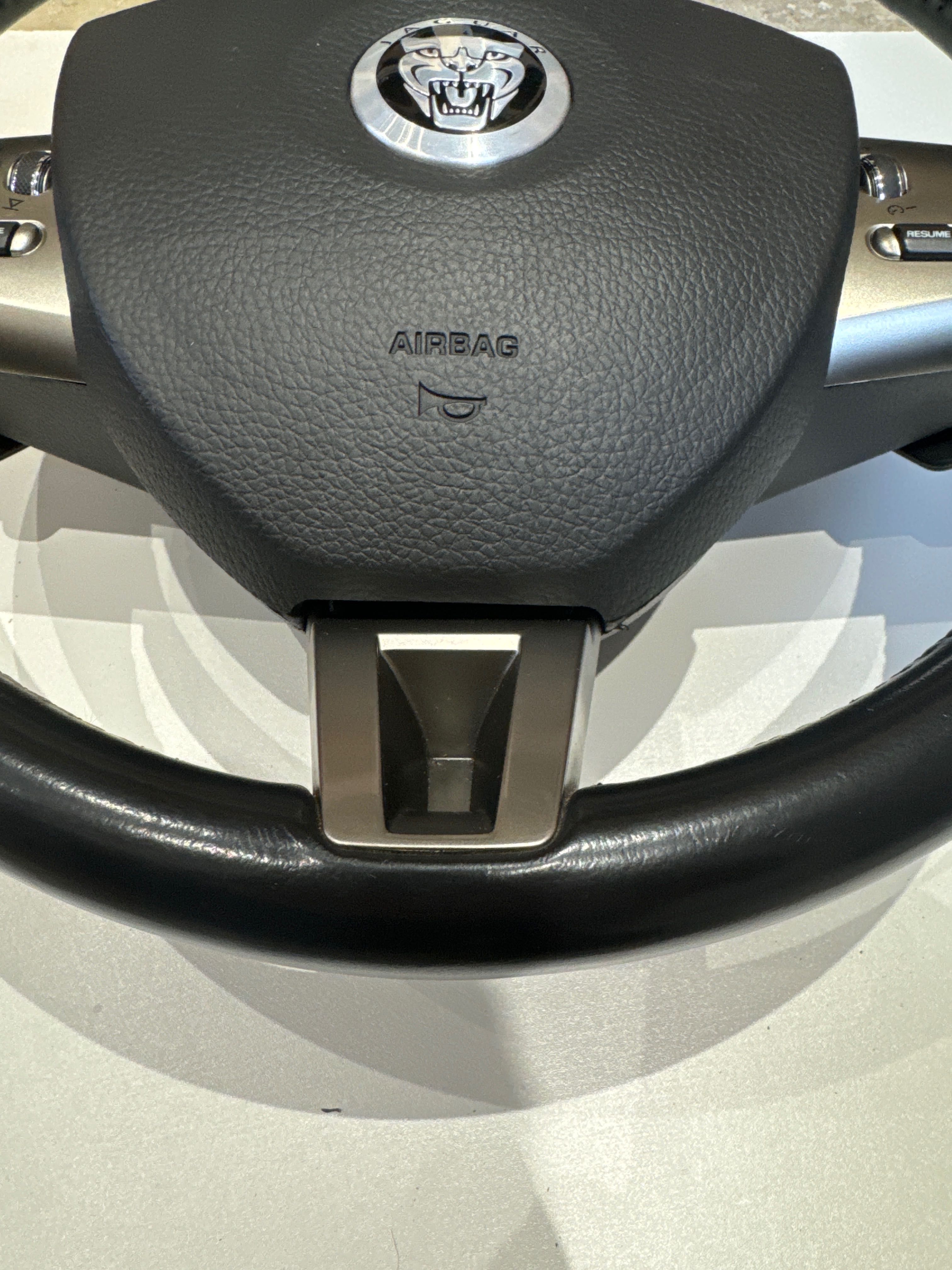 Jaguar XF волан Jaguar XF