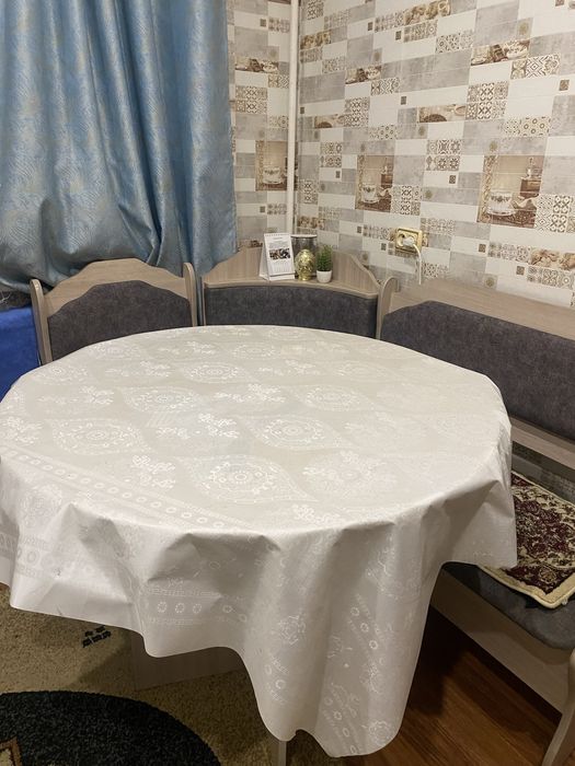 Кухонный уголок со столом