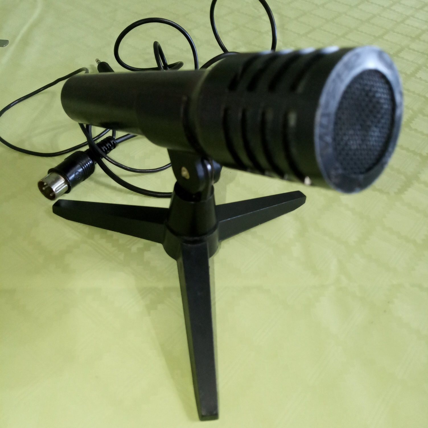 Микрофоны - динамический и универсальный беспроводной