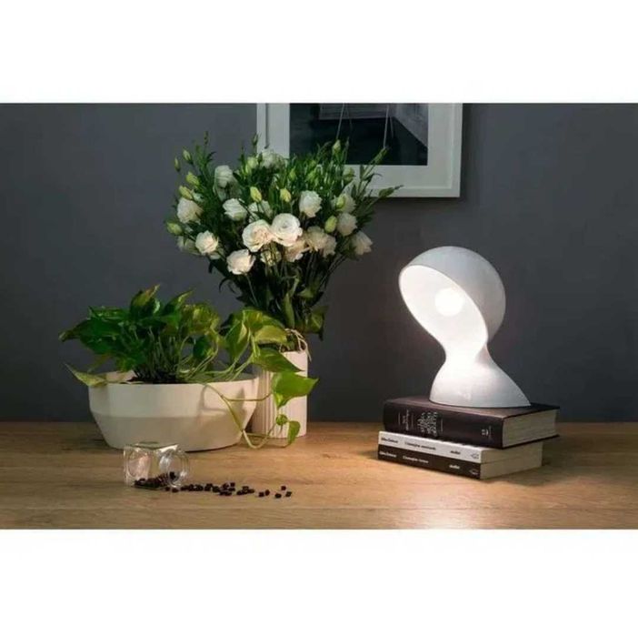 Lampa de masă Artemide Dalu. (NOUĂ)