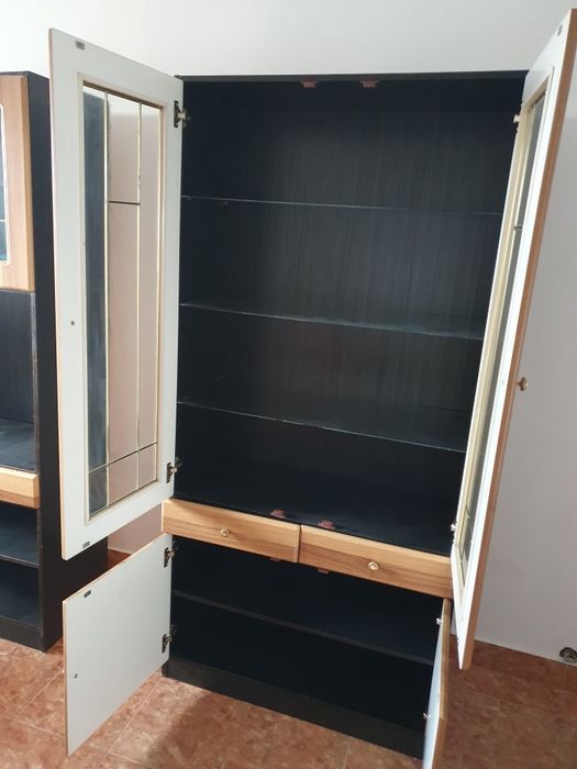 Vând 2 dulapuri de sufragerie!