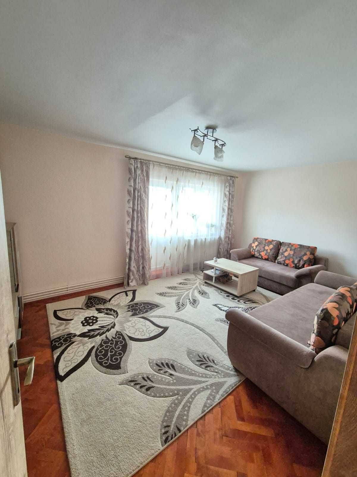 Vand apartament cu 3 camere