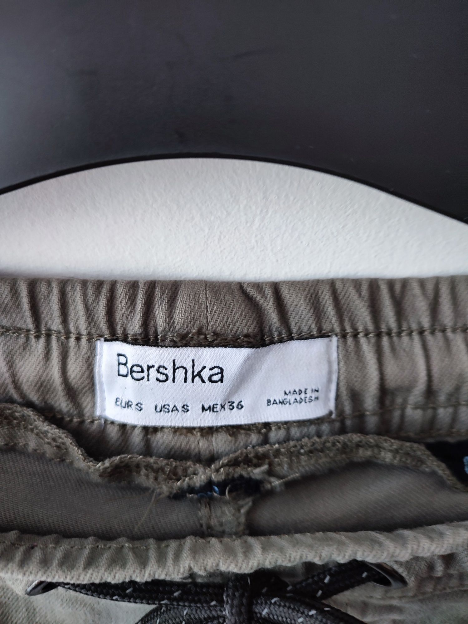 Pantaloni Bershka