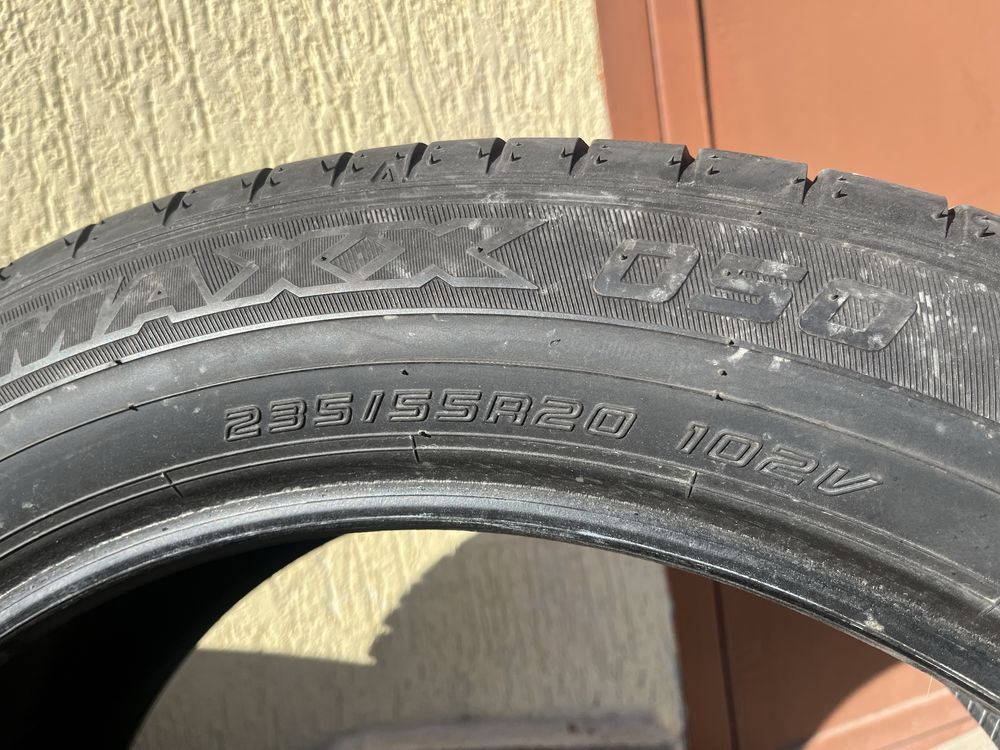 4 бр. летни гуми 235/55/20 Dunlop DOT 4021 2x6 mm 2x4 mm