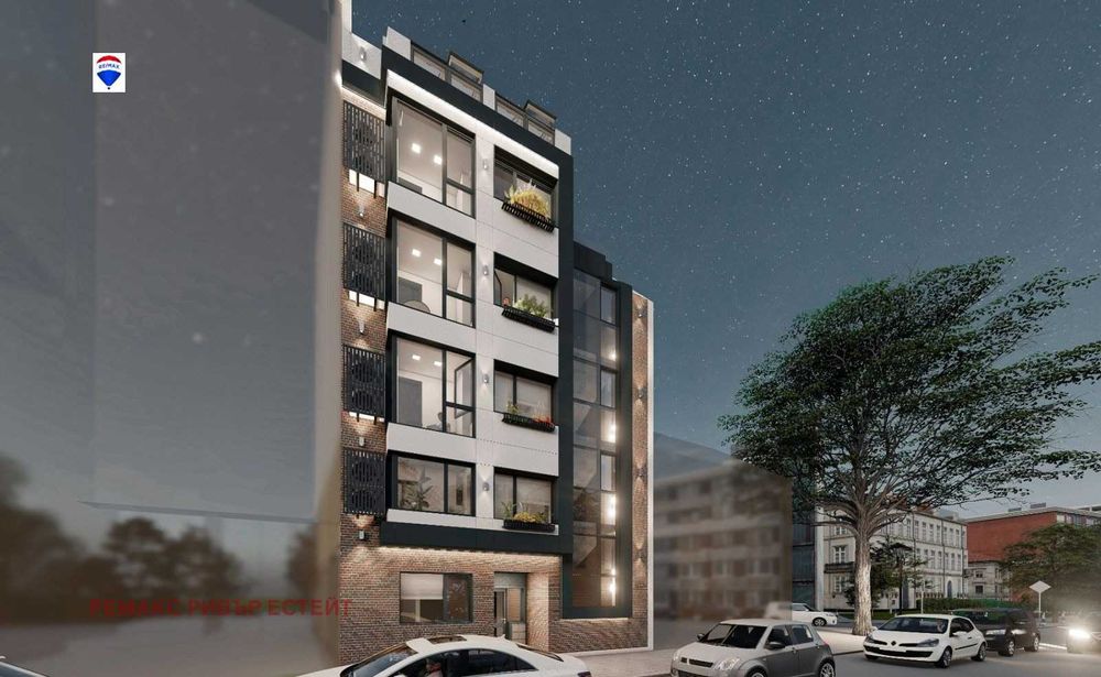 Продава се Тристаен апартамент в Русе, Център - 114 кв.м за 1540 €/кв.м - Снимка #1