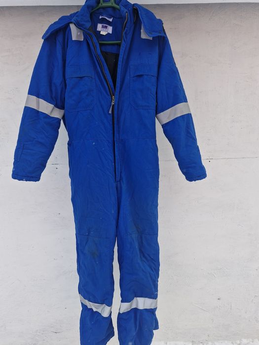 Комбинезоны зимний и бушлаты.а