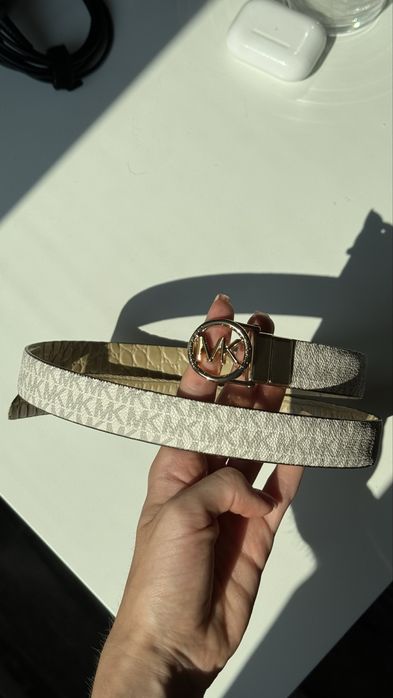 Micharl kors reversible belt alb