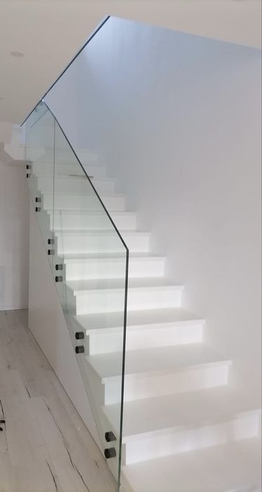 Balustrade din sticlă securizată – calitate premium, livrare rapidă!