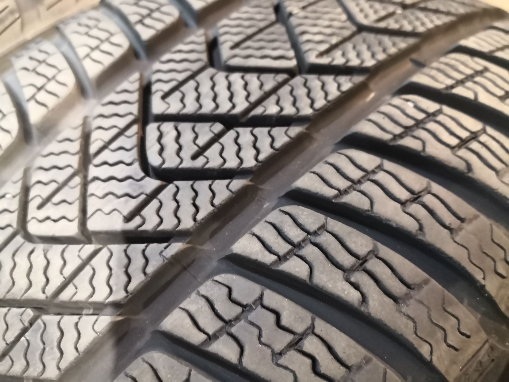 245 40 19 цола гуми като нови Pirelli
