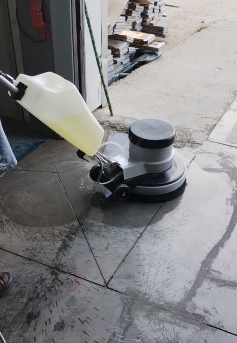 Oferim servicii de curățenie profesionale pentru:
-scari de bloc
-apar