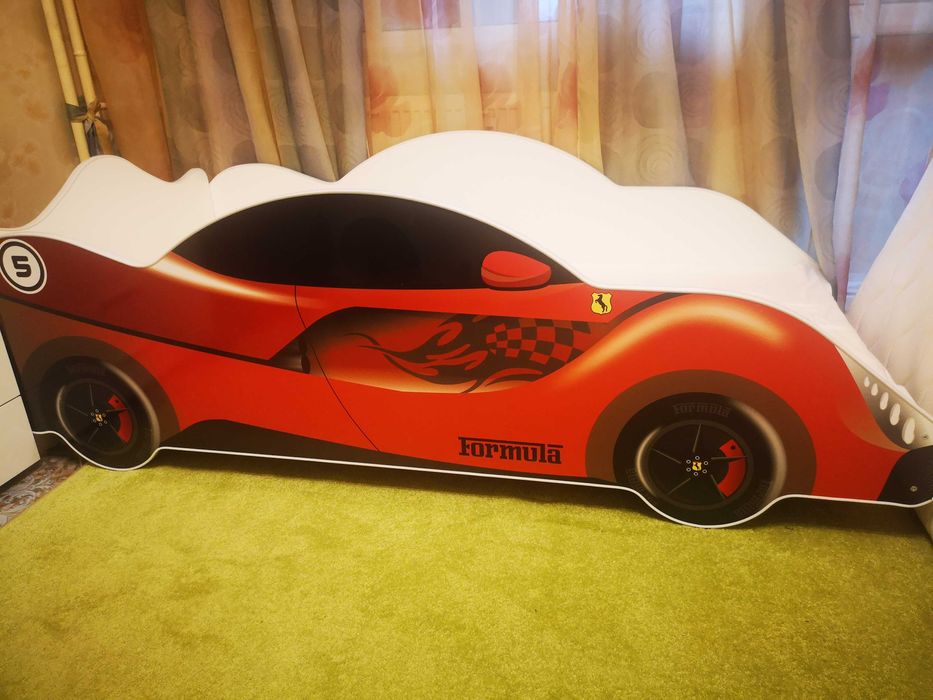 Легло във формата на кола