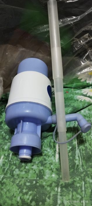 Помпа для бутыля воды