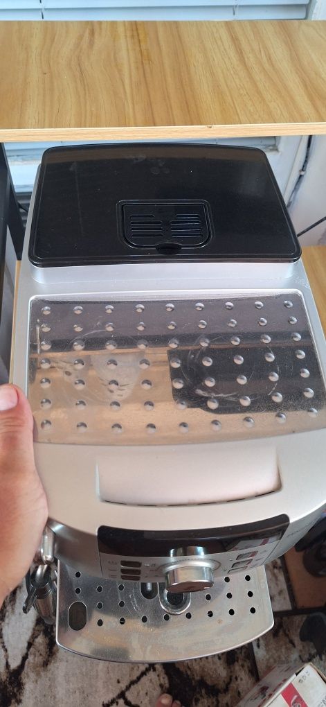 Автоматична еспресо машина  DeLonghi Magnifica S