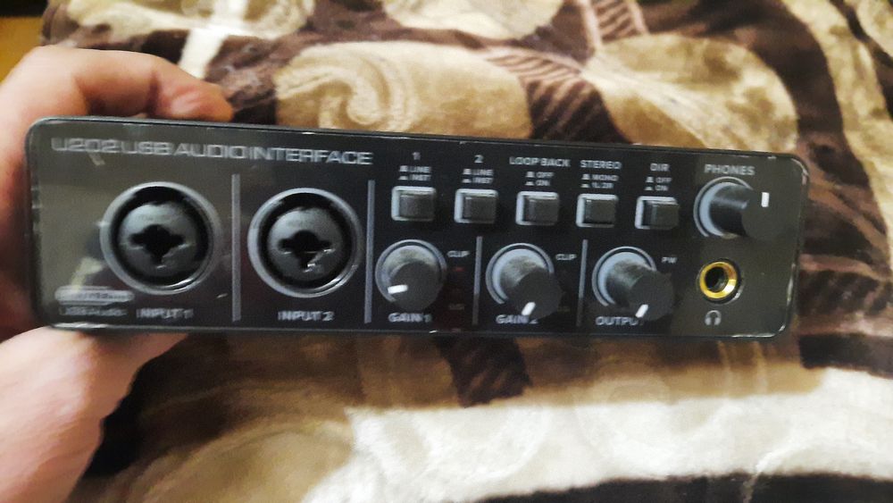 Interfață audio BOMGE U202 USB Audio Interface with Mic
Preamplifier X