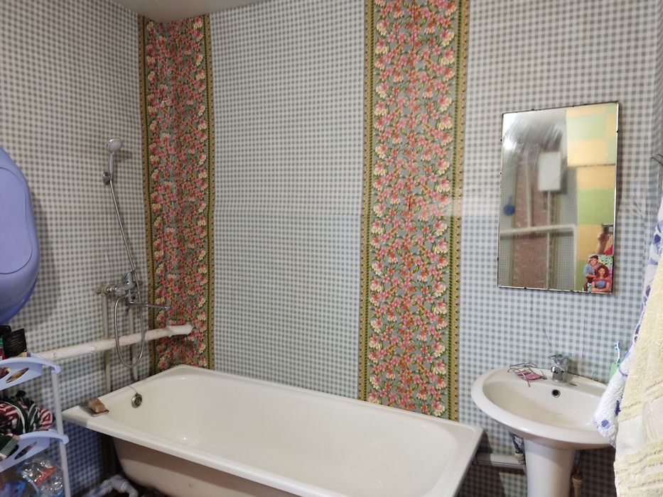 Продам полублагоустроенную квартиру