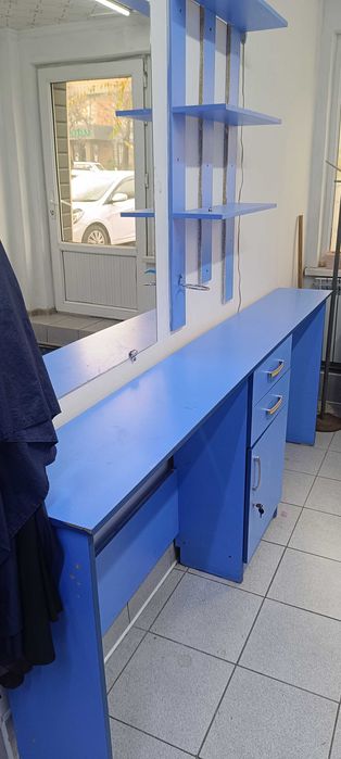 Продам парикмахерский стол в сборе.