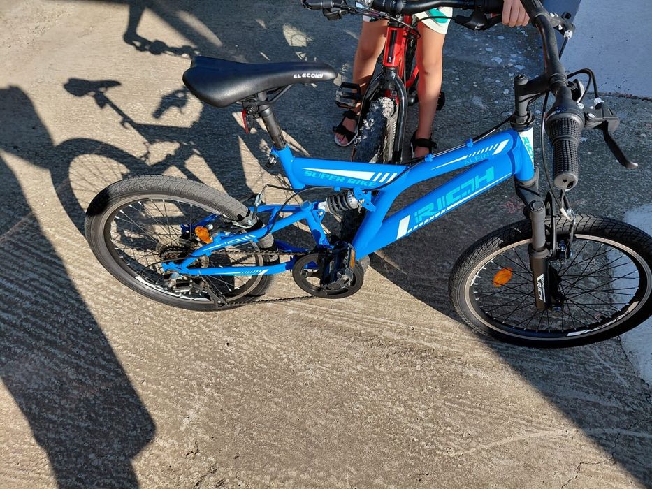Vând bicicletă cu suspensii față - spate