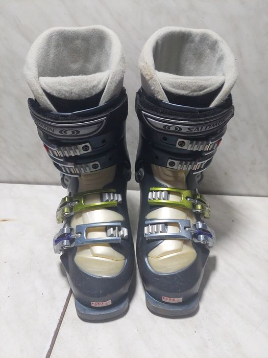 Clapari ski schi Salomon mondo 24 corespunde mărimii 37