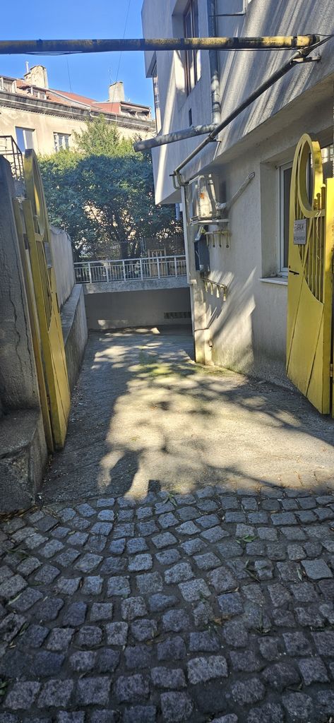 Продава се Гараж / Паркомясто в Варна, Център - 18 кв.м за 1456 €/кв.м - Снимка #2