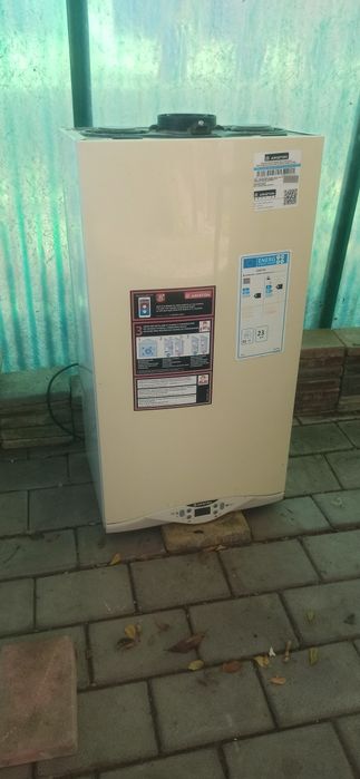 Centrala termica Ariston Cares premium