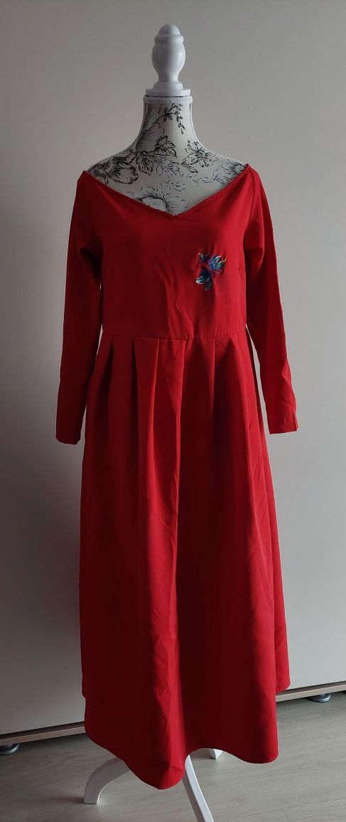 Rochie brodata, marime M, rosie