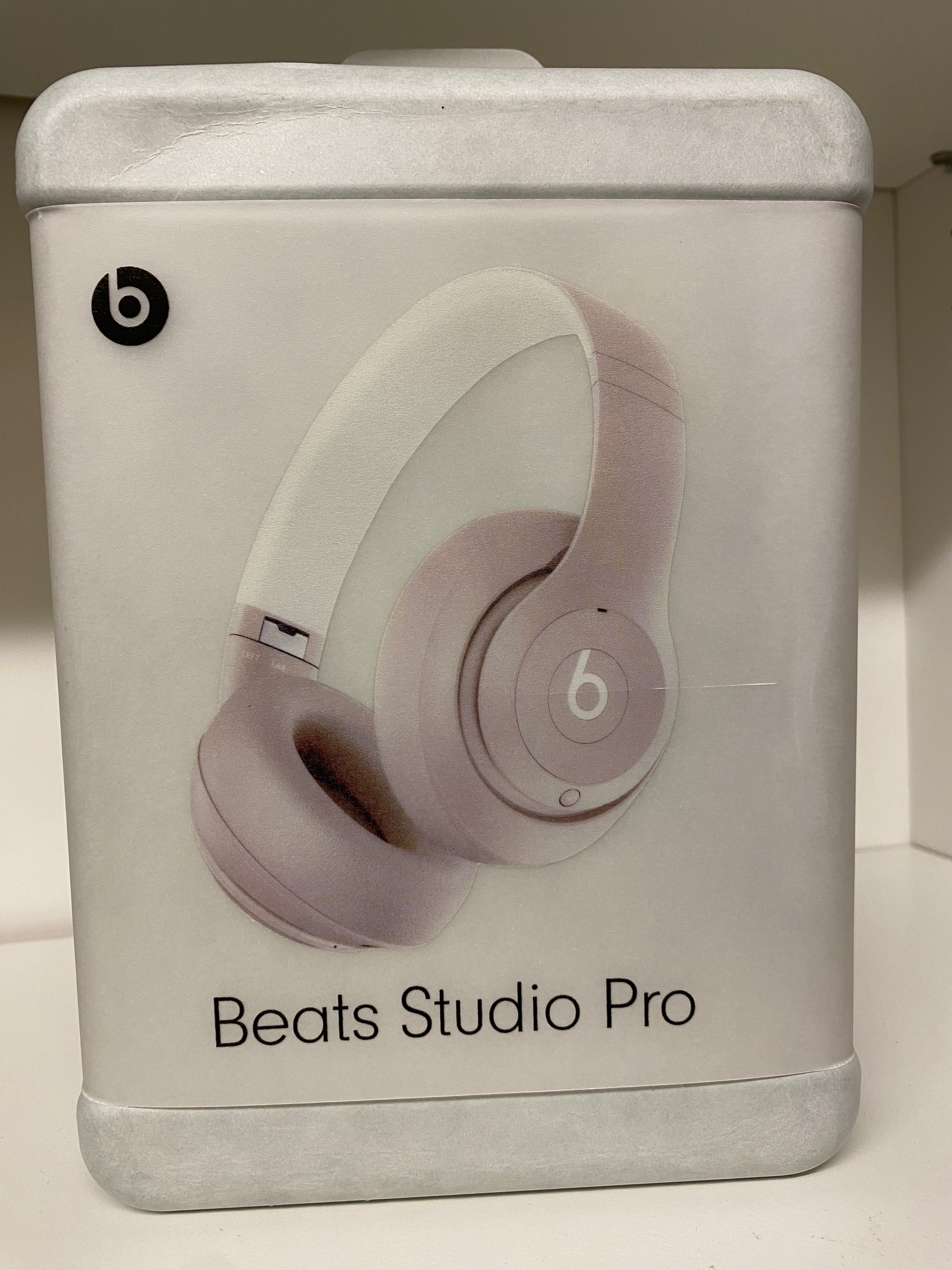 Beats Studio Pro бежови безжични слушалки ANC