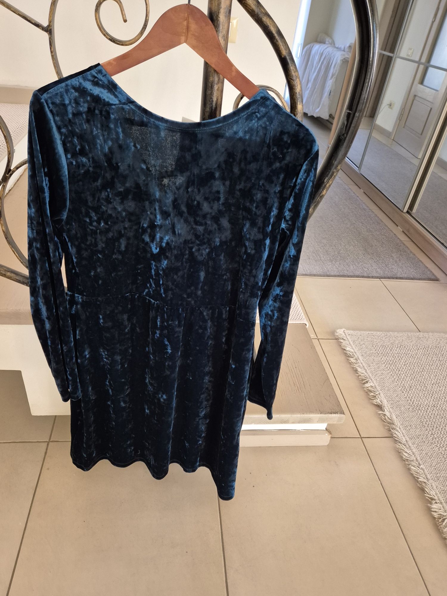 Rochie de catifea,cu eticheta